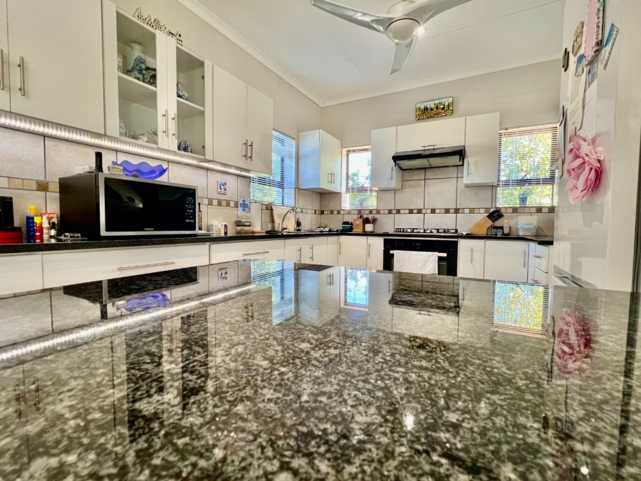 3 Bedroom Property for Sale in Stilbaai Wes Western Cape